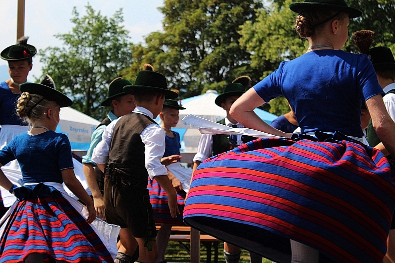 can you attend german festivals without traditional attire